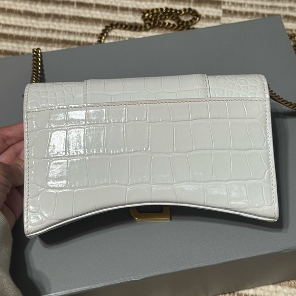 BALENCIAGA HOURGLASS WALLET ON CHAIN CROCODILE SHINY EMBOSSED IN WHITE - Picture 5 of 10
